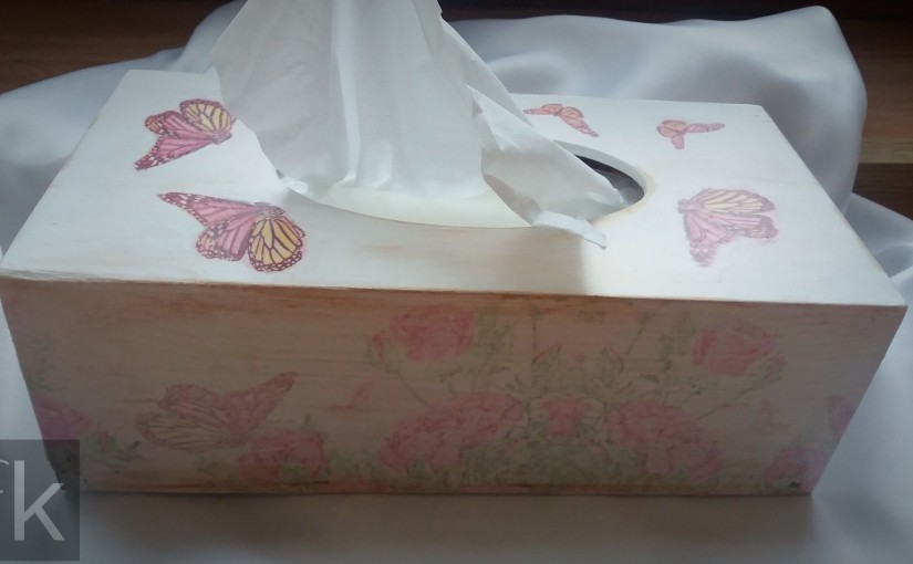 Chustecznik – pudełko na chusteczki z motylami